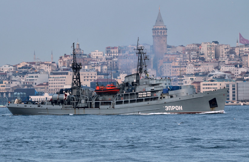   The Russian Navy's rescue tug EPRON sails in Istanbul's Bosphorus (photo credit: REUTERS/YORUK ISIK)