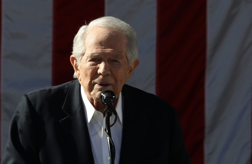  Regent University chancellor and CEO Pat Robertson delivers remarks at a campaign event for Republican presidential candidate Donald Trump at Regent University October 22, 2016 in Virginia Beach, Virginia (photo credit: Win McNamee/Getty Images)