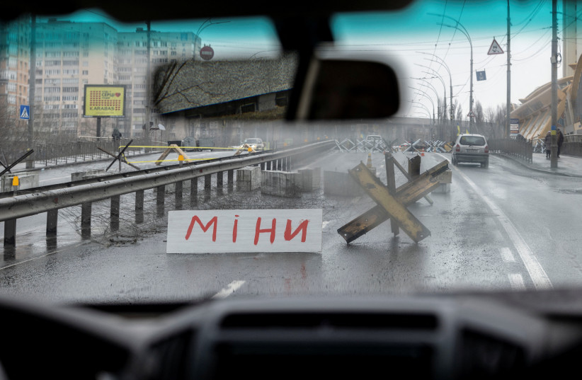  A sign in Ukrainian which reads ?Mine? is seen at a road block as Russia's invasion of Ukraine continues, in Kyiv, Ukraine March 2, 2022. (credit: Carlos Barria/Reuters)