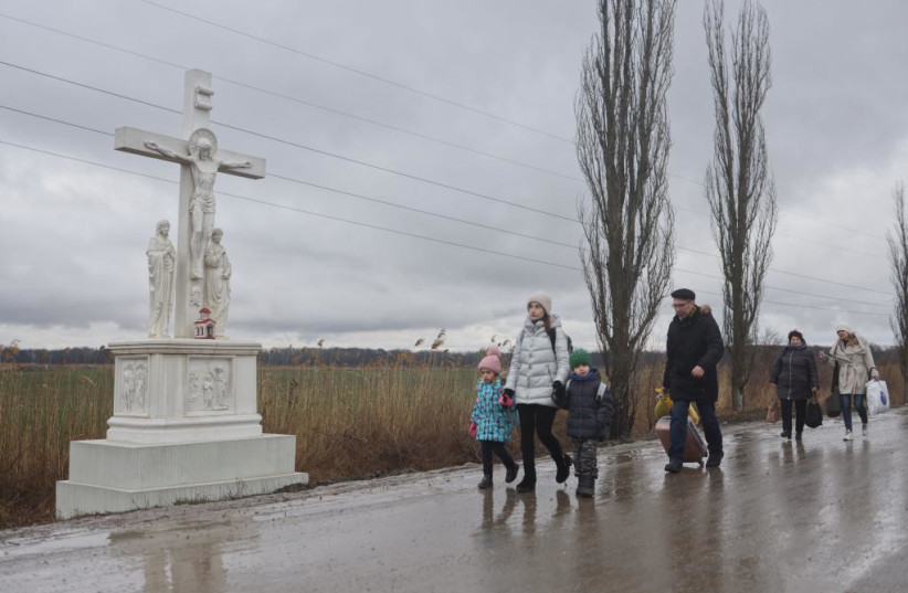  Ukrainian refugees at the Palanca crossing at the border with Moldova, March 3, 2022.  (credit: AVISHAG SHAAR YASHUV/IFCJ)