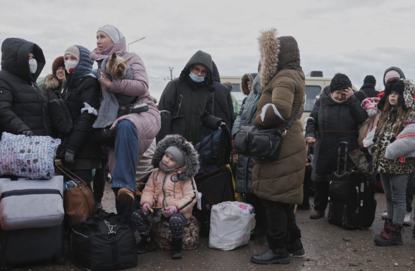   Ukrainian refugees at the Palanca crossing at the border with Moldova, March 3, 2022.  (credit: AVISHAG SHAAR YASHUV/IFCJ)