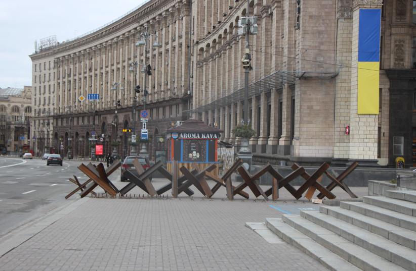 Anti-tank barricades in Kyiv (credit: JONATHAN SPYER)