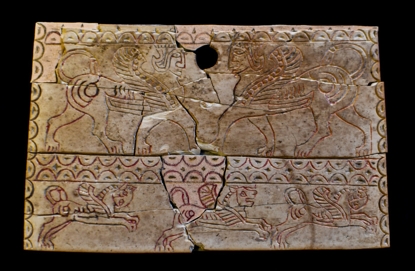 Assyrian tablet (credit: YOLI SCHWARTZ/ISRAEL ANTIQUITIES AUTHORITY)