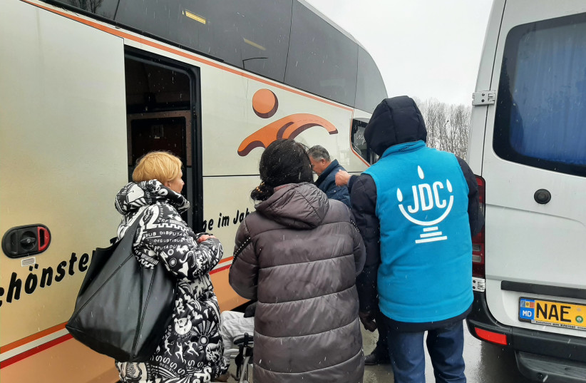  JDC evacuating Ukrainian Jews to Moldova.  (photo credit: VIOLETTA LABUNSKAIA)