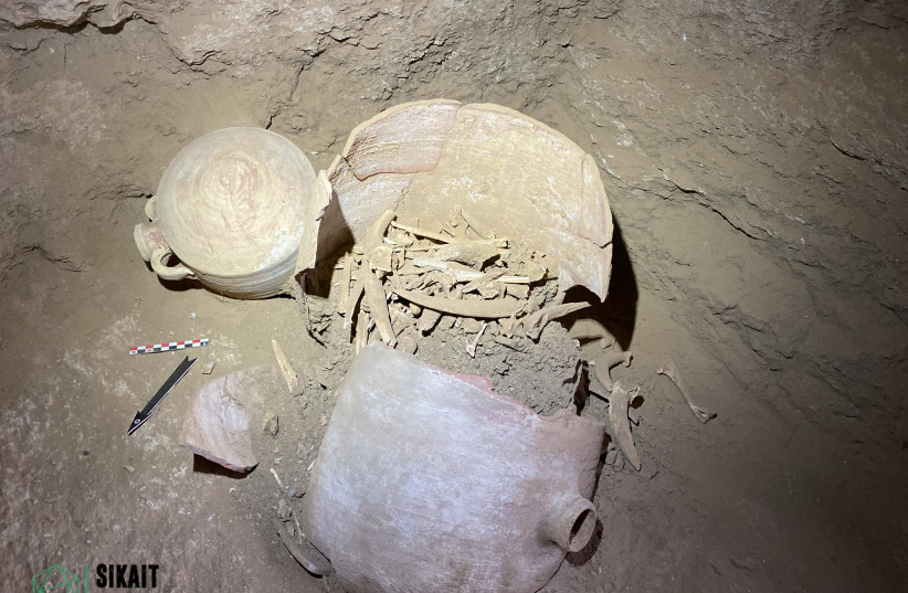  Late votive offering in the Large Temple of Sikait. (credit: SIKAIT PROJECT)