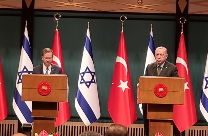 Israeli President Isaac Herzog (L) and Turkish President Recep Tayyip Erdogan (credit: ANNA RAYVA BARSKY/MAARIV)