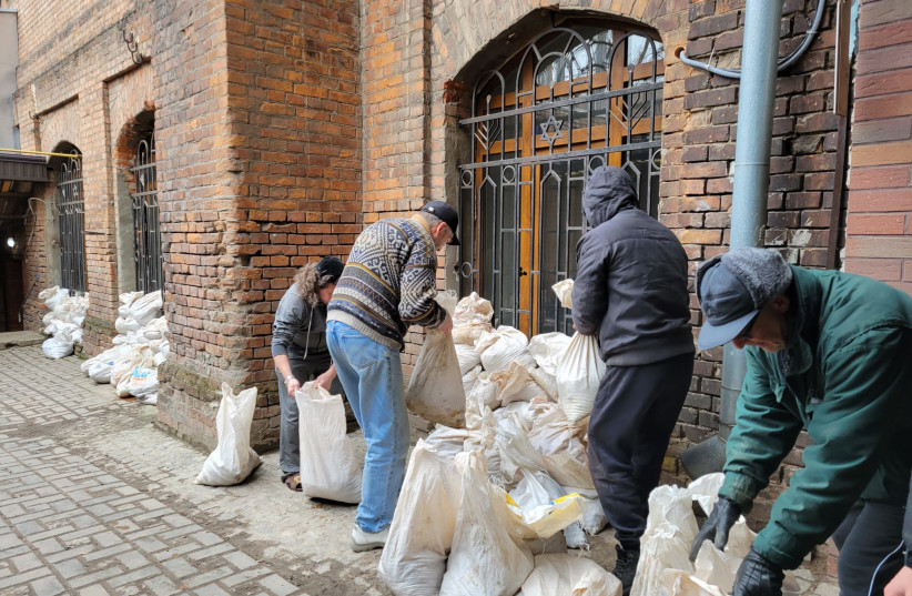  filling sand bags for Kharkiv Synagogue  (photo credit: Jewish Federation of Ukraine)