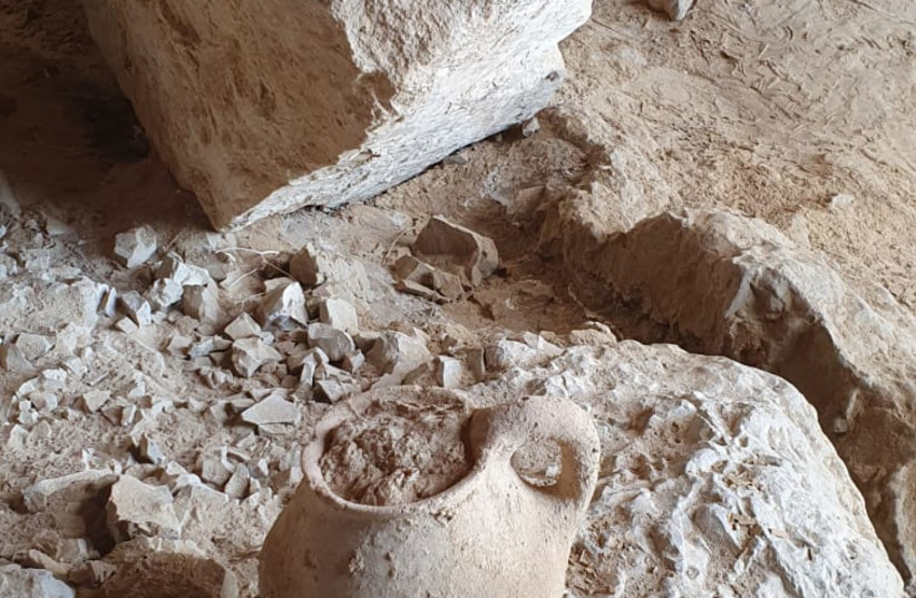  An intact 5000-year-old jug which was discovered by an American tourist in the Judean Desert after a section of a cave wall collapsed. (credit: Amir Ganor/Israel Antiquities Authority)