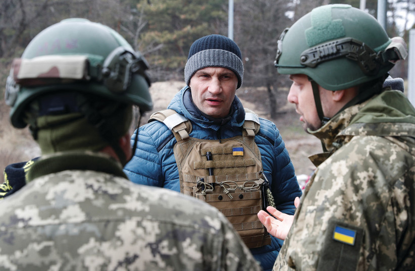 KYIV MAYOR Vitali Klitschko visits a checkpoint of the Ukrainian Territorial Defense Forces in Kyiv earlier this week as Russia’s invasion of Ukraine continues.  (credit: VALENTYN OGIRENKO/REUTERS)