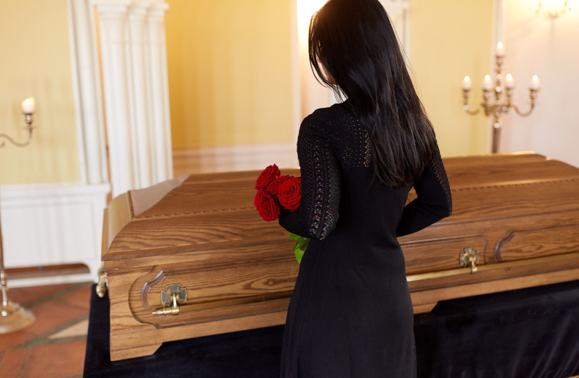  A woman mourns the loss of a loved one (credit: INGIMAGE)