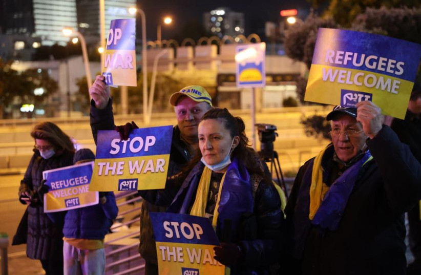  Israelis protest in support of Ukrainian refugees in Israel, March 12, 2022 (photo credit: AVSHALOM SASSONI/MAARIV)