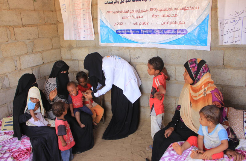  Health worker Ashwaq Mahmoud provides care to children at her clinic in Abs District, Hajjah Governorate, Yemen. (photo credit: ESSA AL-RAJEHI )