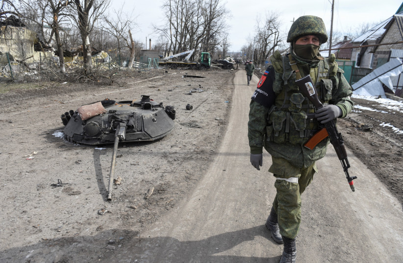  A service member of the self-proclaimed Donetsk People's Republic walks in Volnovakha (photo credit: REUTERS)