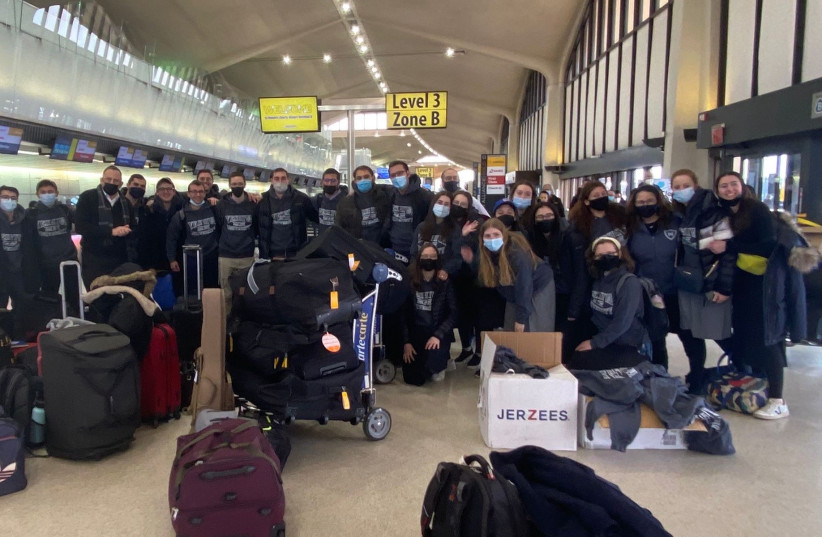  A group of 27 undergraduate students from Yeshiva University departed to Vienna Sunday night as part of a humanitarian relief mission to provide support for Ukrainian refugees. (photo credit: COURTESY/JTA)