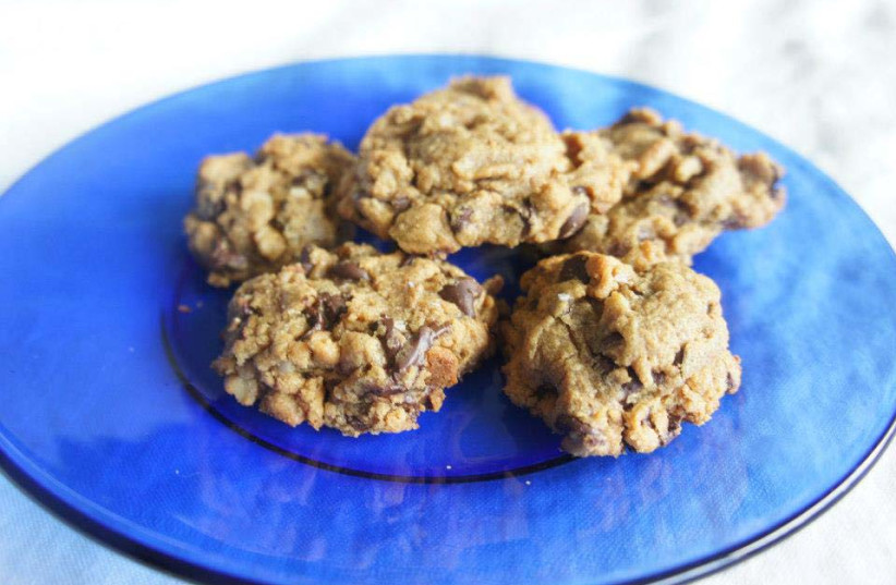 Passover-friendly peanut butter cookies are a super tasty, chewy cookie that is good enough to enjoy all year.  (photo credit: SHANNON SARNA)