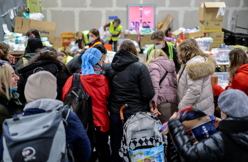  Ukrainian refugees arrive in Berlin (credit: HANNIBAL HANSCHKE/REUTERS)