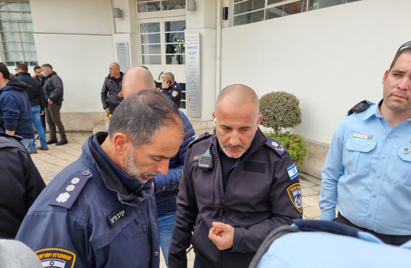  Israel Police officers at the scene of a stabbing on Hebron Road in Jerusalem on March 19, 2022. (credit: POLICE SPOKESPERSON'S UNIT)