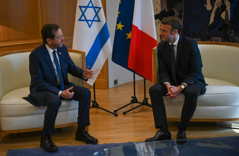 Israeli President Isaac Herzog and French President Emmanuel Macron meeting, March 20, 2022.  (credit: KOBI GIDEON/GPO)