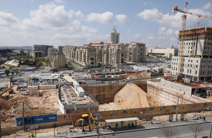  Construction at the entrance of Jerusalem (photo credit: MARC ISRAEL SELLEM/THE JERUSALEM POST)