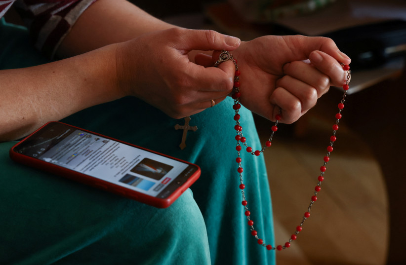 Polish priest prays for peace as he takes in 24 Ukrainian refugees - Vimarsana News