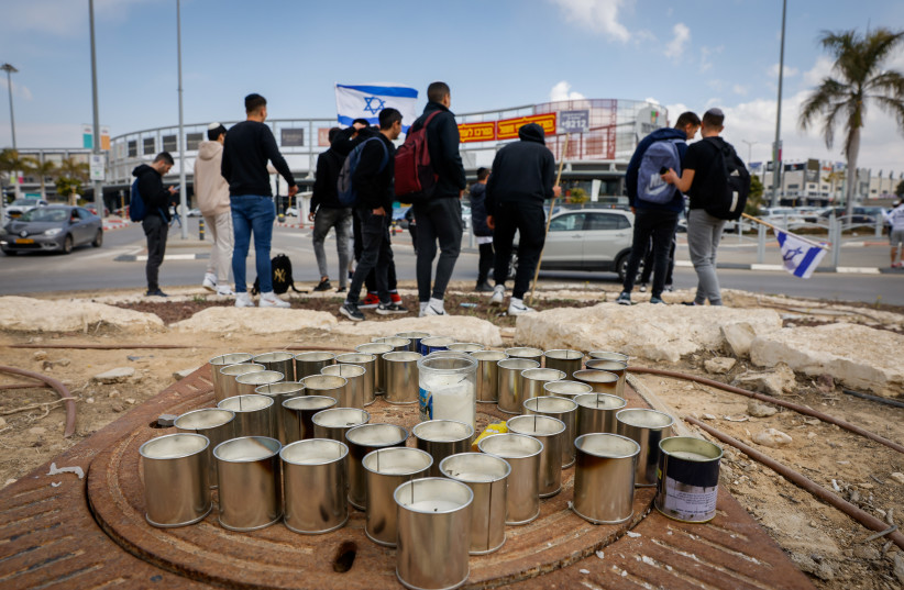  Israelis protest at the site of yesterday deadly terror attack, outside the big shopping center in Beer Sheva, southern Israel, on March 23, 2022. (photo credit: OLIVIER FITOUSSI/FLASH90)