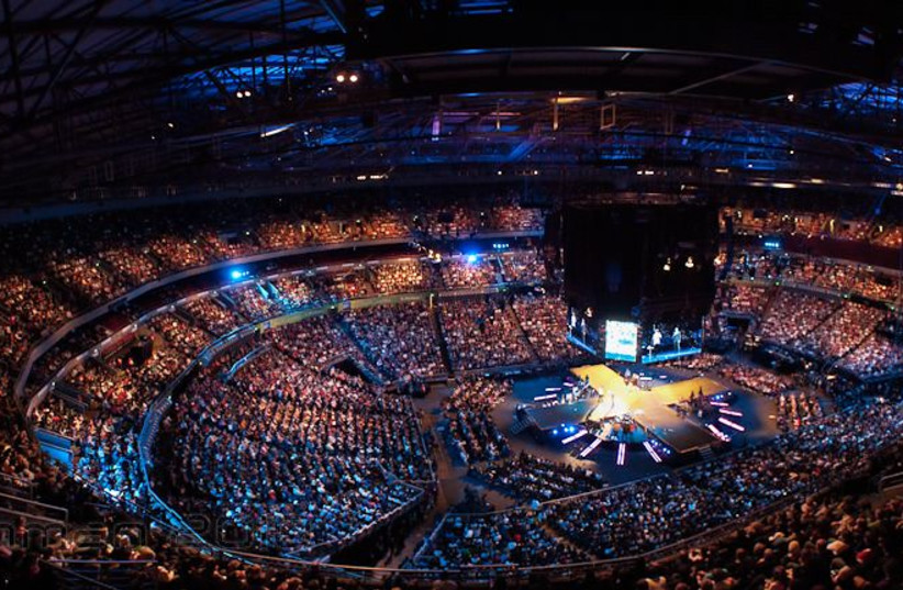  A Hillsong evening worship session (photo credit: FLICKR)