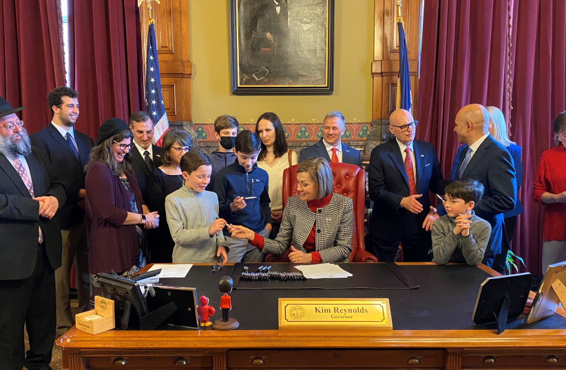  Iowa Governor Kim Reynolds is seen signing an anti-BDS bill. (photo credit: Governor’s Office, State of Iowa)