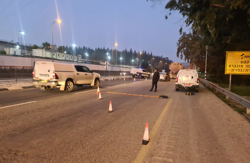  Israel Police set up a checkpoint on a highway after a deadly terrorist attack in Hadera, March 28, 2022 (credit: ISRAEL POLICE)