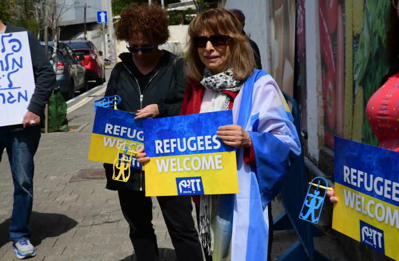  Israelis protest against the Israeli governments policy of deporting some Ukranian war refugees (credit: AVSHALOM SASSONI/FLASH90)
