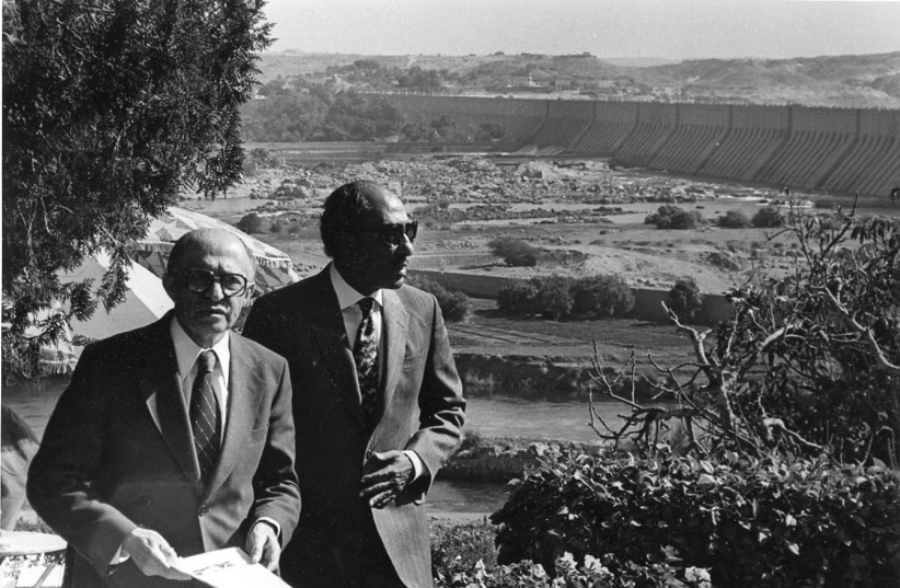  PEACE WITH Egypt: ‘A leader convinces people to go where they would never go otherwise’: With president Anwar Sadat at Egypt’s Aswan Dam, 1980. (credit: Moshe Milner/GPO)