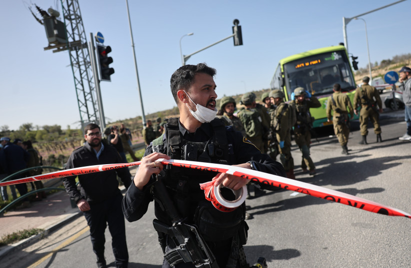  Israeli soldiers and rescue personnel at the scene of a stabbing attack by the Neve Daniel junction, near Jerusalem on March 31, 2022.  (photo credit: YONATAN SINDEL/FLASH90)