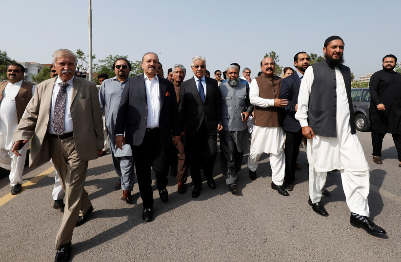  Pakistani lawmakers of the united opposition walk towards the parliament house building to cast their vote on a motion of no-confidence to oust Prime Minister Imran Khan, in Islamabad, Pakistan April 3, 2022.  (credit: REUTERS/AKHTAR SOOMRO)
