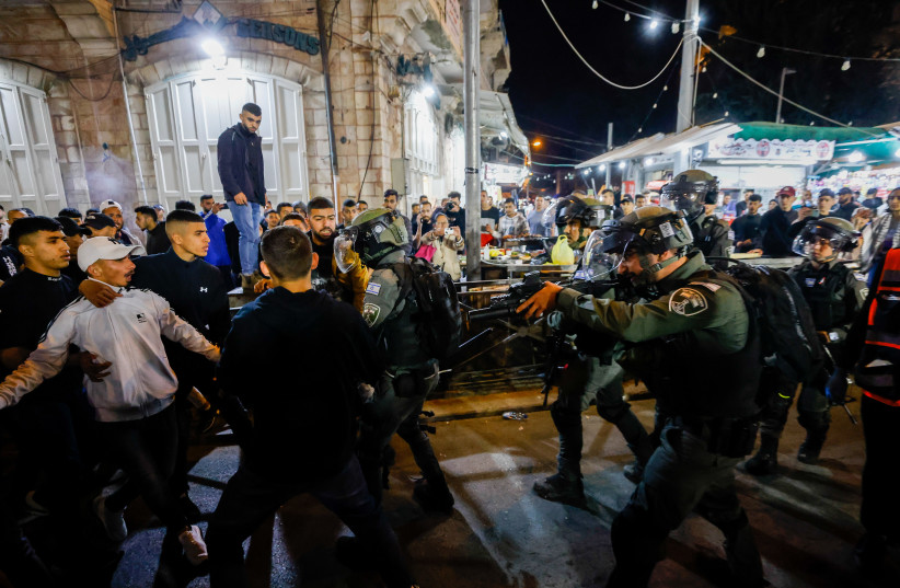  Israeli police officers seen during clashes with protesters at Damascus Gate in Jerusalem's Old City, during the holy Muslim month of Ramadan, April 3, 2022. (credit: OLIVIER FITOUSSI/FLASH90)