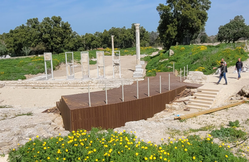  Restoration of statues and columns of the Roman basilica at the Ashkelon National Park. A fourth column is scheduled to be put in place next week. (photo credit: Ronit Rozen/National Parks and Nature Reserves Authority)