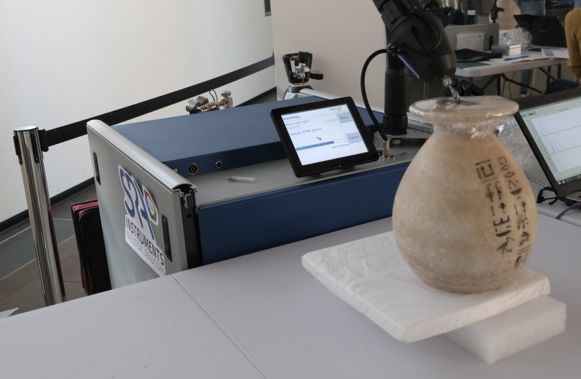  Researchers used cutting-edge noninvasive SIFT mass-spectrometer to analyize the volatile organic molecules--the scent--of organic remains from a 3,400 year old Egyptian tomb (credit: EGIZIO MUSEUM OF TURIN)