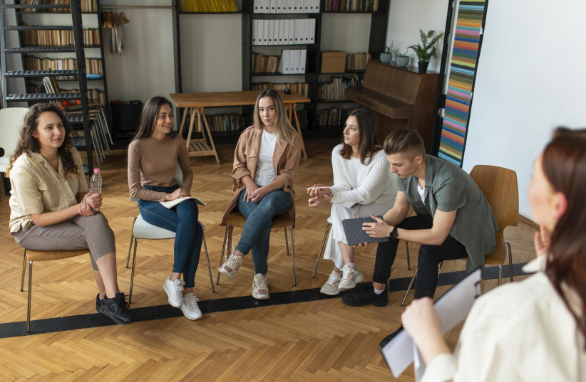 Israeli app Circles launches new free mental health group service - Vimarsana News