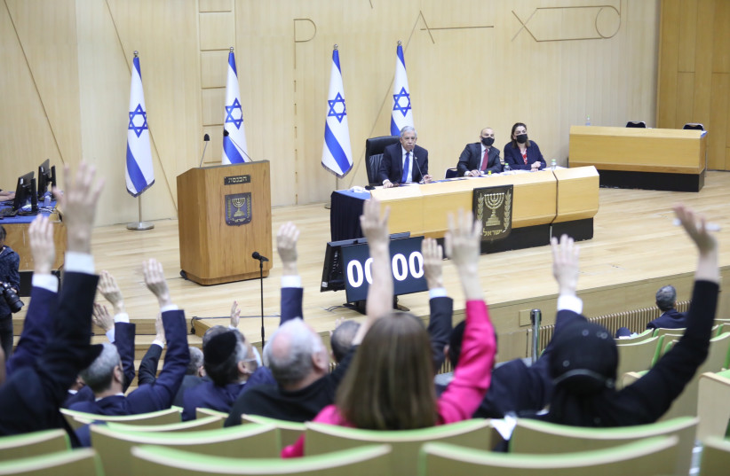 Voting at the emergency Knesset meeting, April 6, 2022. (photo credit: MARC ISRAEL SELLEM/THE JERUSALEM POST)