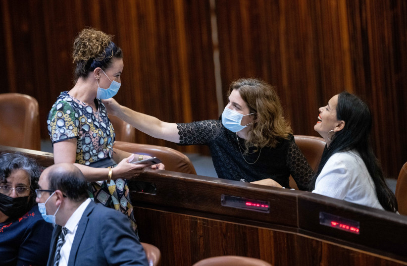  MK Idit Silman speaks speaks with Environmental Protection Minister Tamar Zandberg in the Israeli parliament during a plenum session in the assembly hall of the parliament (Knesset) on October 11, 2021. (credit: YONATAN SINDEL/FLASH90)