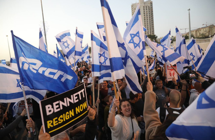 Right wing crowds and politicians rally in Jerusalem after Yamina MK Idit Silman withdraws from the coalition.  (credit: MARC ISRAEL SELLEM/THE JERUSALEM POST)