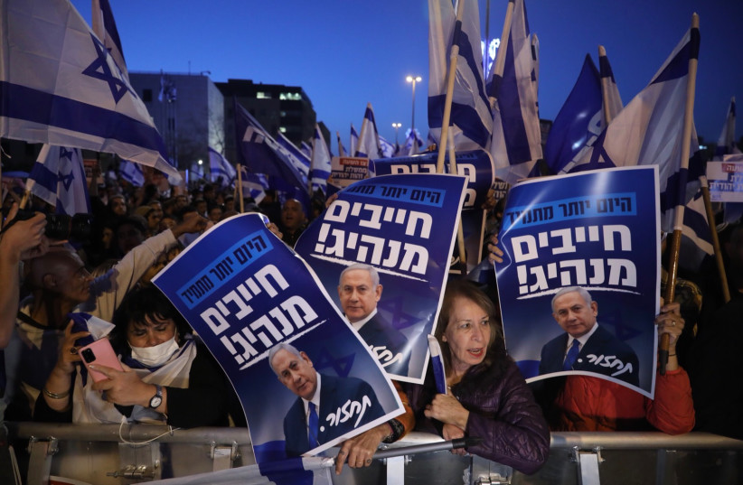 Right wing protesters rally after Yamina MK Idit Silman withdraws from the coalition, April 6, 2022.  (credit: MARC ISRAEL SELLEM/THE JERUSALEM POST)