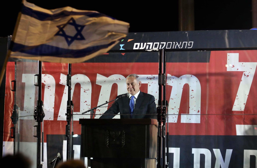 Opposition head Benjamin Netanyahu at the right-wing rally in Jerusalem after Yamina MK Idit Silman withdrew from the government, April 6, 2022.  (photo credit: MARC ISRAEL SELLEM/THE JERUSALEM POST)