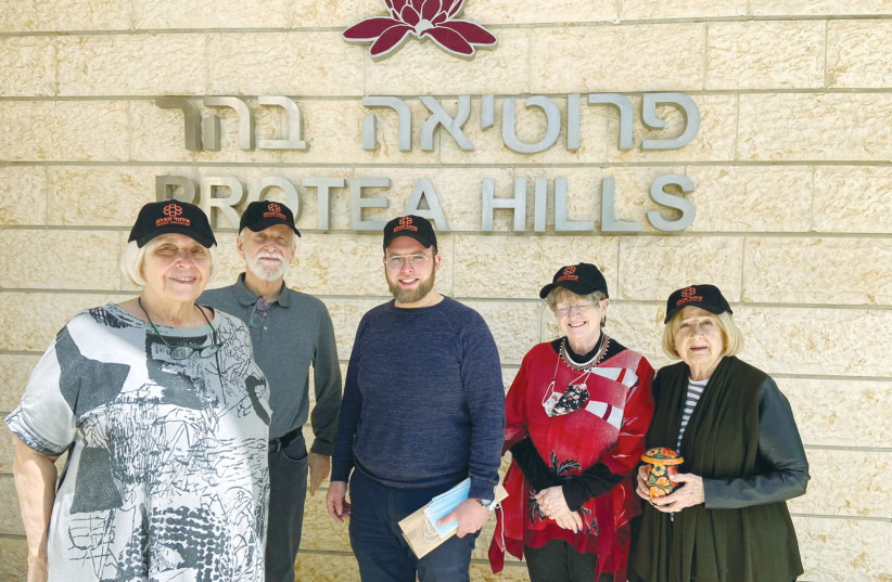  SOME OF THE members of the Protea Hills charity committee surrounding either side of United Hatzalah’s representative, Yaacov Kamenetsky.  From left, Judy Nachmais, Channen Sommerfeld, Becky Mevorach and Judy Aronson.  (credit: RONALD ARONSON)