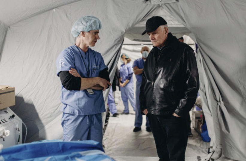  Franklin Graham speaking with a doctor at a field hospital in Ukraine (photo credit: Courtesy / ALL ISRAEL NEWS)