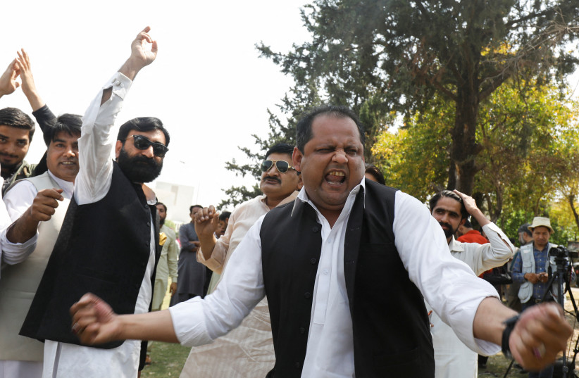  Supporters of the Pakistan Muslim League-Nawaz (PML-N) react as they protest against Prime Minister Imran Khan, outside the parliament building in Islamabad, Pakistan April 9, 2022.  (credit: REUTERS/AKHTAR SOOMRO)