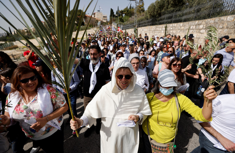  Christian worshippers attend a Palm Sunday procession on the Mount of Olives in Jerusalem (credit: AMIR COHEN/REUTERS)