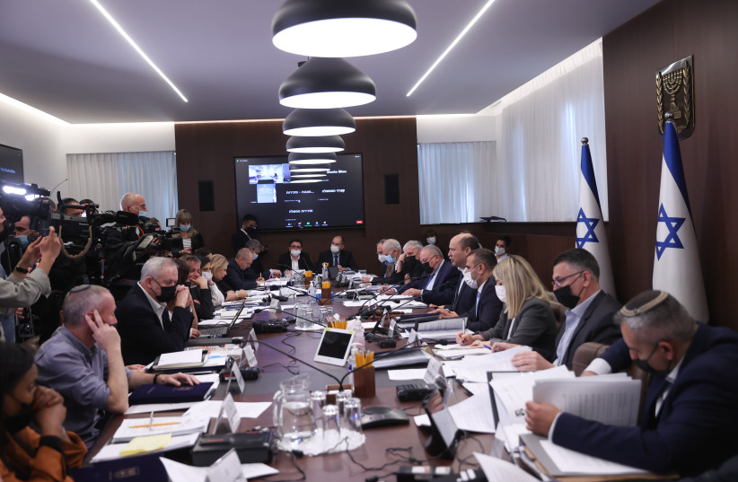 Cabinet meeting at the Knesset, April 10, 2022. (credit: OHAD TZVEIGENBERG‏/POOL)