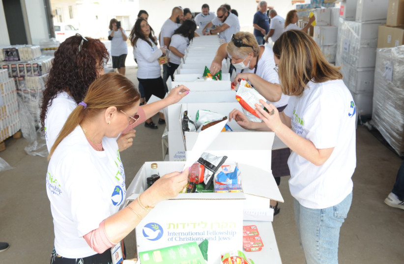 IFCJ contributed in almost 50% increase in food baskets for Passover. (photo credit: IFCJ, ISRAEL YOSEF)