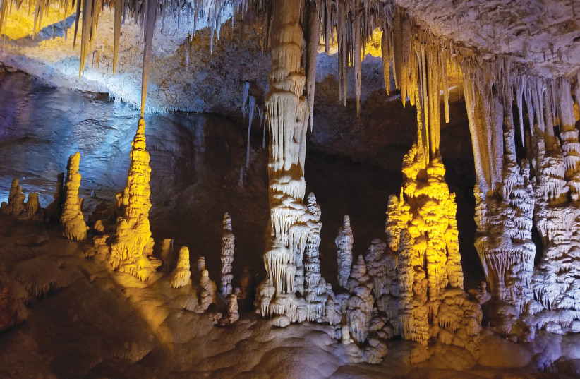  The stalactite formation at the Avshalom Cave, also known as the Sorek Cave. (photo credit: SIR JOSEPH/WIKIPEDIA)