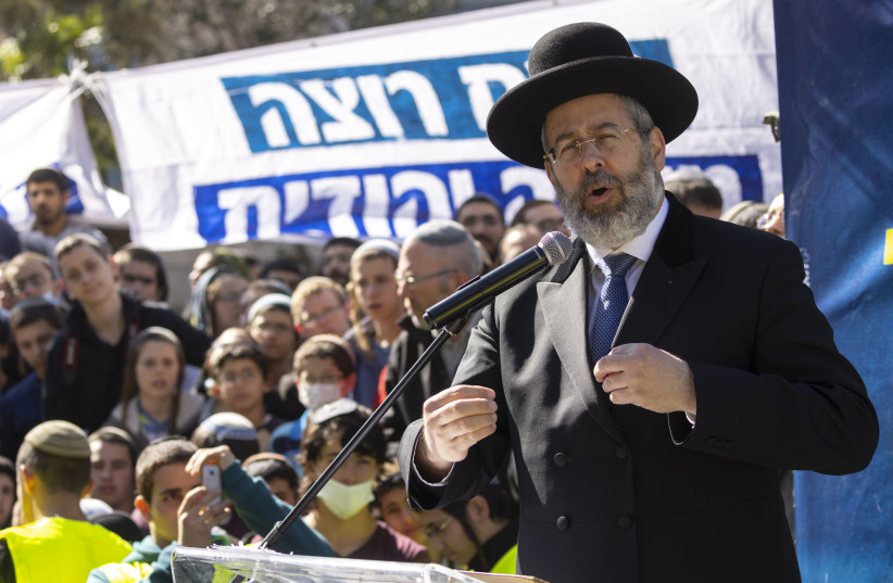  ASHKENAZI CHIEF RABBI David Lau (L) delivers a speech to national-religious yeshiva students, speaking out against the Conversion Law and Kashrut Law, January 30, Jerusalem.  (credit: OLIVIER FITOUSSI/FLASH90)