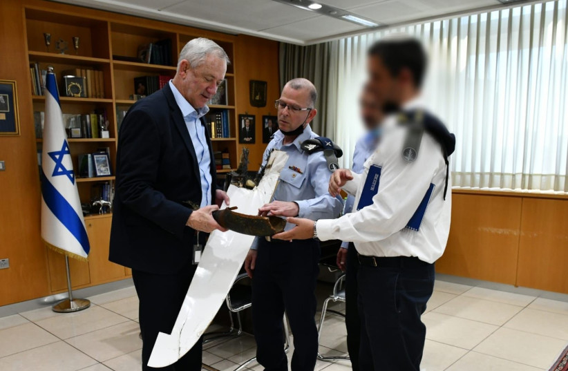  Minister of Defense, Benny Gantz, with Head of R&D in the DDR&D, Brig. Gen. Yaniv Rotem, holding the remains of a UAV and mortar that were intercepted by the laser system. (credit: ARIEL HERMONI/DEFENSE MINISTRY)
